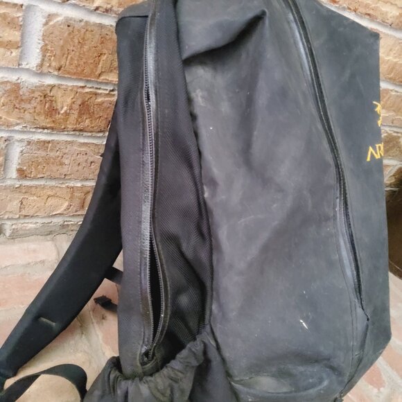 Vintage Arc'teryx Arro 22 Backpack Black Waterproof - Picture 4 of 8